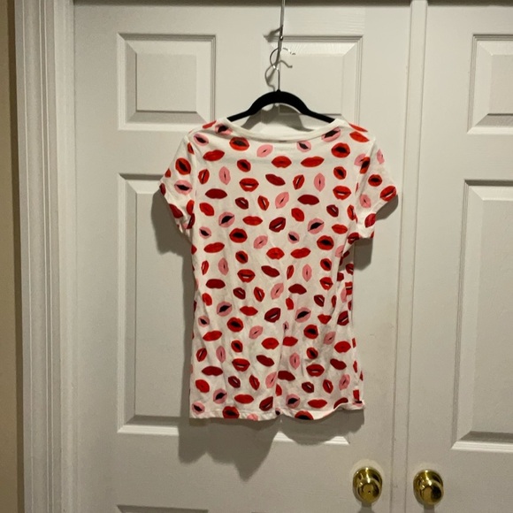 Wound Up Red and White Fitted Short Sleeve Tee - Picture 3 of 3